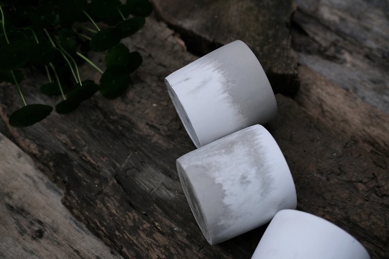 Handmade irregular textured Cement container scented candle - น้ำหอม - ขี้ผึ้ง 
