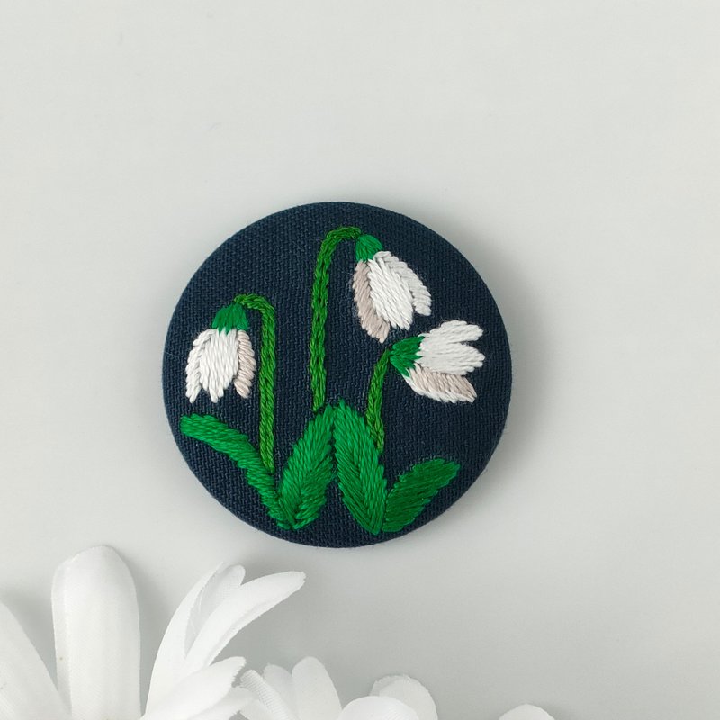 Snowdrop Embroidered Brooch Christmas - Brooches - Cotton & Hemp White