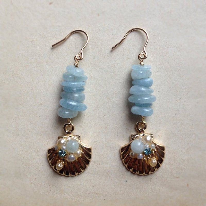 14 kgf aquamarine x vintage pearl bijou shell earrings / brass ear clip - Earrings & Clip-ons - Gemstone Blue
