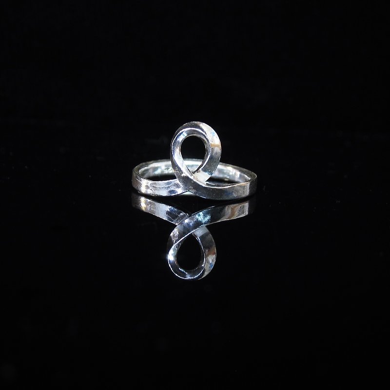 [Love and Peace series - Clifford Ribbon] handmade Silver ring. Memorial ring. Lovers' Ring - แหวนคู่ - โลหะ สีเงิน