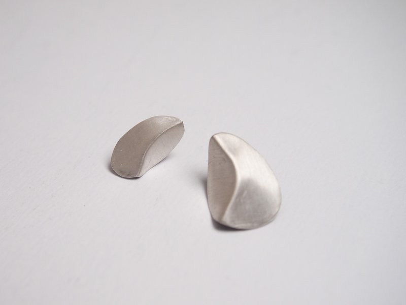 【YunShao Jewelry】Line Series #a316 Bent Earrings - ต่างหู - เงิน สีเงิน