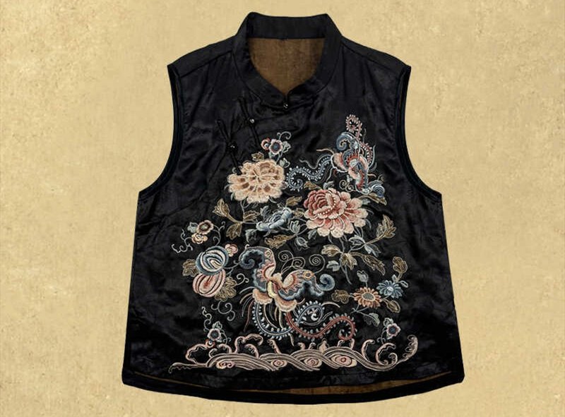 Jinghe New Chinese Retro Xiangyunsha Buttoned Sleeveless Vest - เสื้อผู้หญิง - ผ้าไหม สีดำ