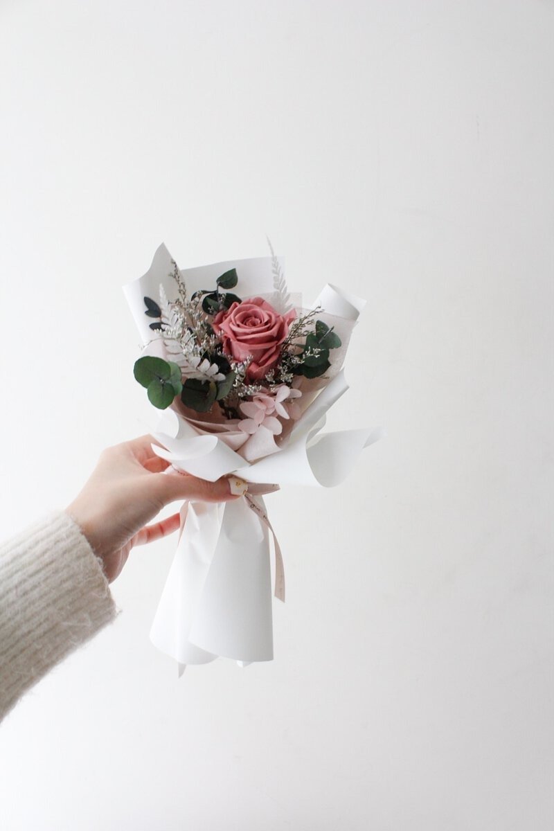 Morandi Pink Everlasting Rose Single Bouquet - ช่อดอกไม้แห้ง - พืช/ดอกไม้ 