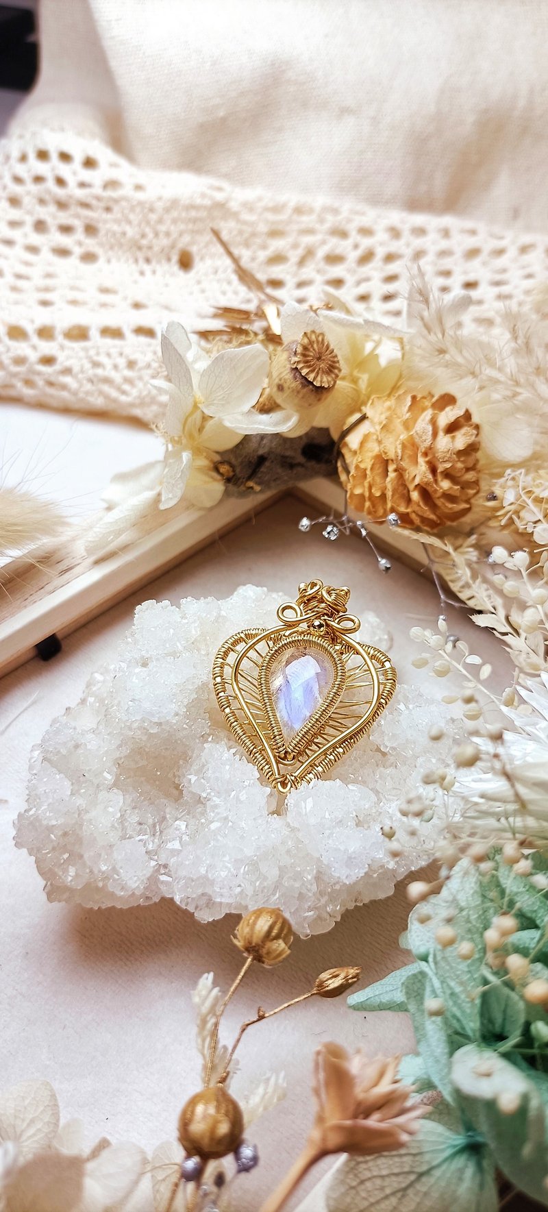 Heart Moonstone Necklace - Necklaces - Crystal White