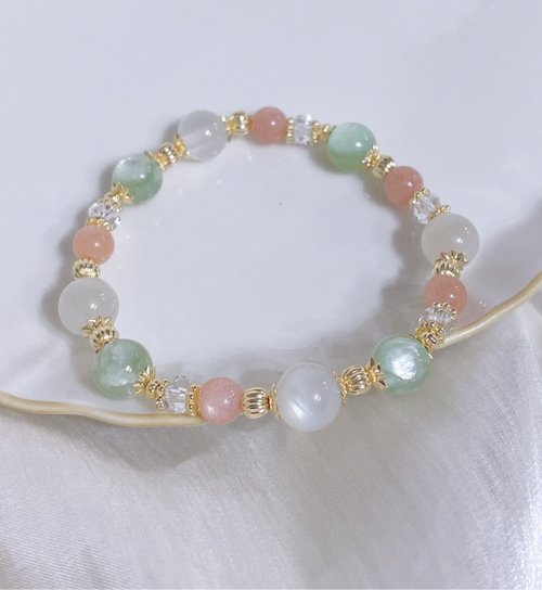 Ariel crystal艾莉兒手作*//飾品吊飾/水晶飾品/永生花 閃耀//翠綠祖母晶/白水晶/淺淡綠月光石/橙月光石//彈性14K手環