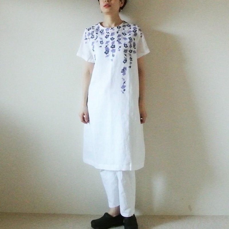 リネン・半袖ワンピース　白＜枝垂れ梅＞ - 洋裝/連身裙 - 棉．麻 