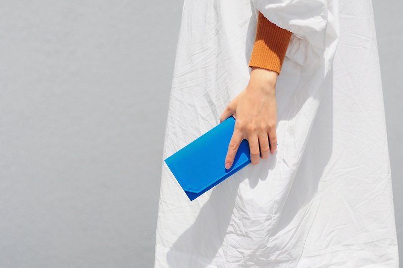royal blue Canvas Wallet with Washable Paper, Lightweight, Eco-friendly Material - กระเป๋าสตางค์ - ผ้าฝ้าย/ผ้าลินิน สีน้ำเงิน