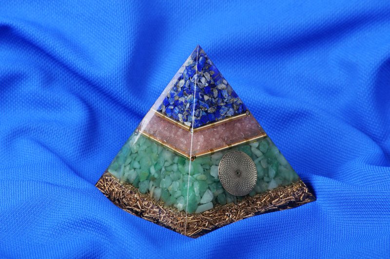 Orgone Pyramid Orgonite Aether Energy Energy Conversion Orgone Meditation Crystal - Items for Display - Crystal Green