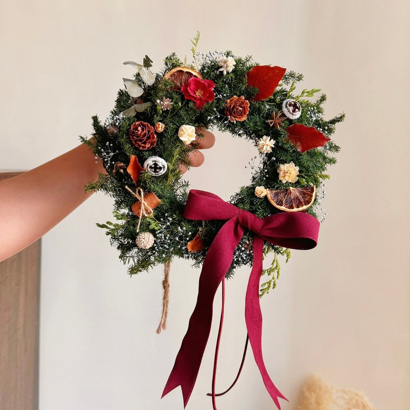 Classic Red Everlasting Cedar Christmas Wreath - Dried Flowers & Bouquets - Plants & Flowers Multicolor