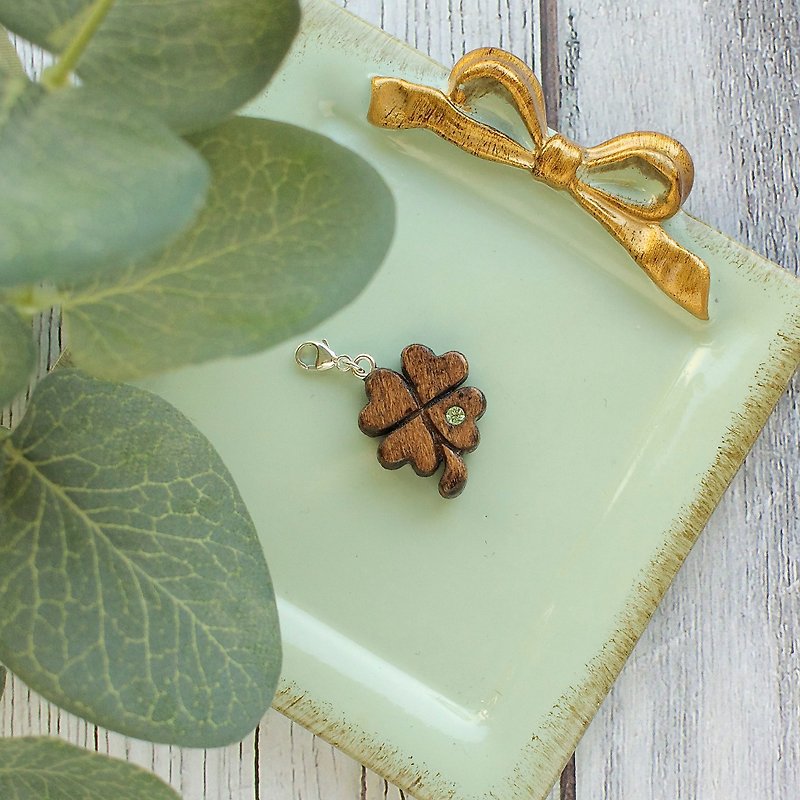 Lucky Clover wooden charm - Charms - Wood Green