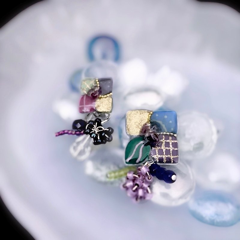 Colorful hydrangea Clip-On/pierced earrings - ต่างหู - วัสดุอื่นๆ หลากหลายสี