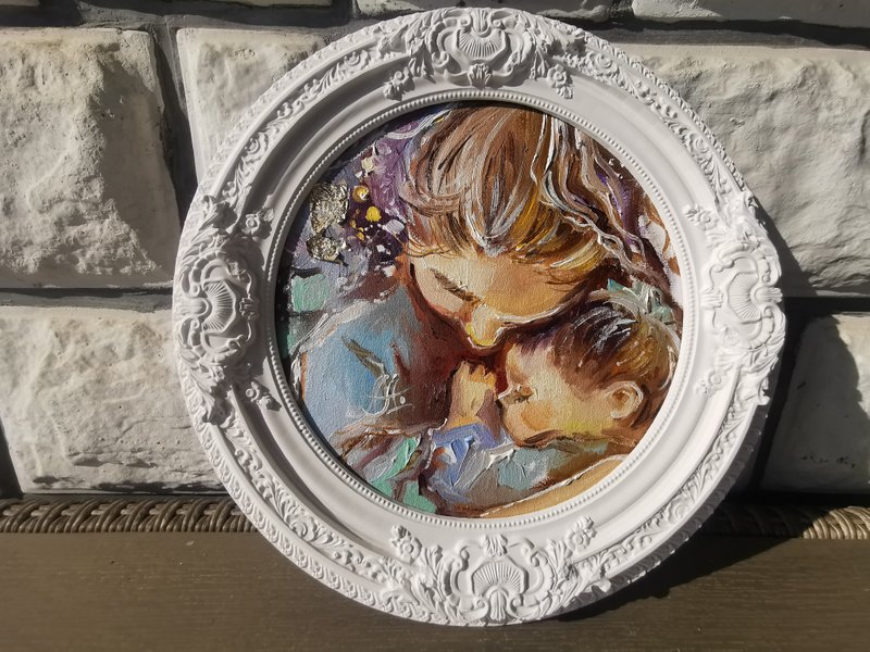 Oil Painting with mother and child in a round frame, Motherhood paiting - Wall Décor - Other Materials Gray