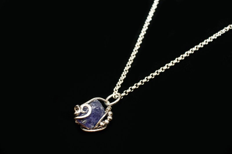 【Series of Crystal】Tanzanite silver wire-wrapped pendant - Necklaces - Gemstone Multicolor