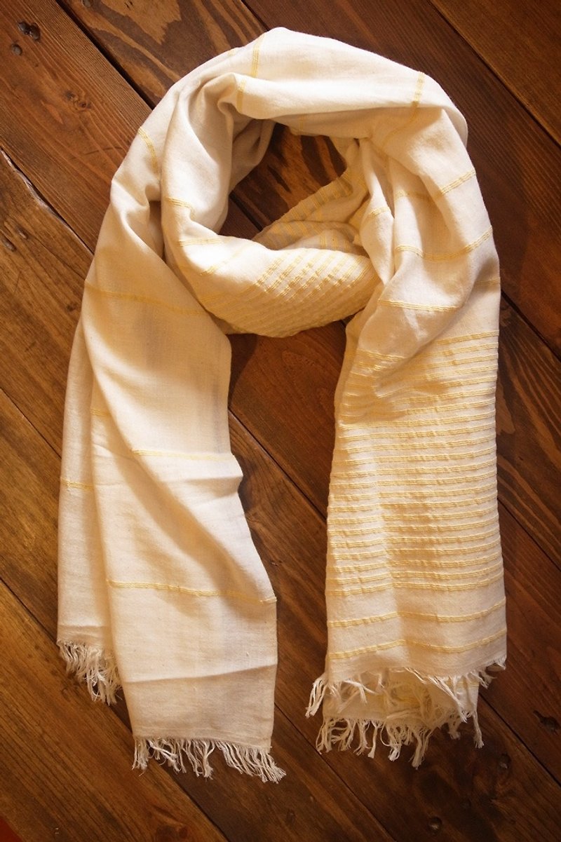 【樂拍子】公平貿易 春夏新品 手織 有機棉 植物染 披肩 圍巾（條紋_米白＋黃色線條） - 絲巾 - 棉．麻 黃色