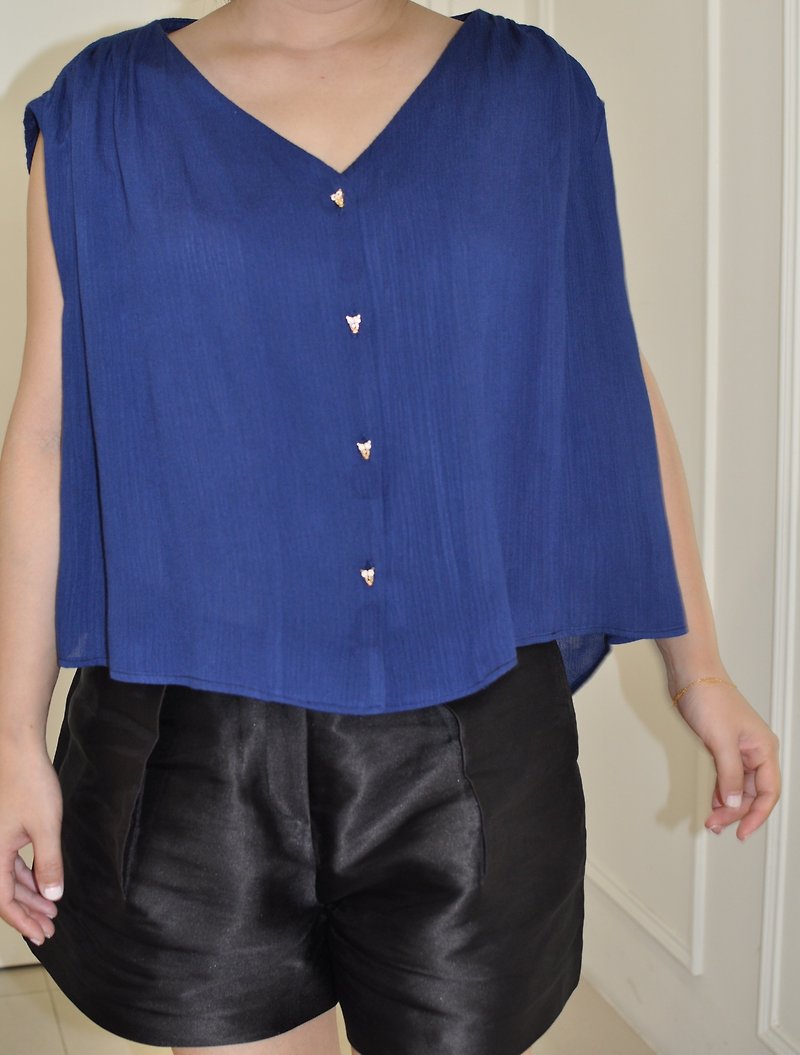 Flat 135 X Taiwan designer series cotton indigo line fabric V-neck shirt top - Women's Shorts - Cotton & Hemp Blue