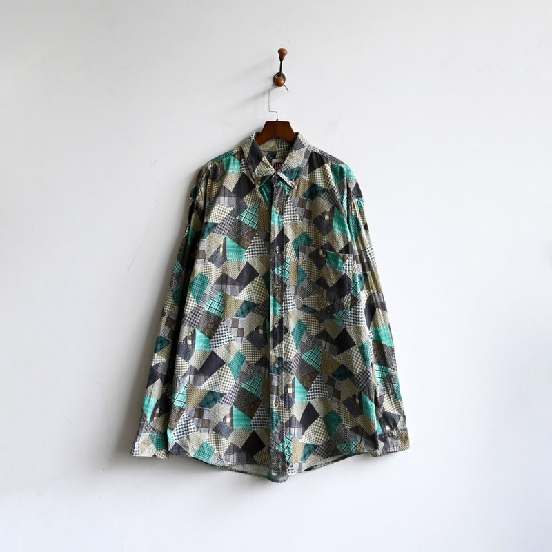 【Eggplant Vintage】Kaleidoscope Print Relaxed Fit Vintage Shirt - เสื้อเชิ้ตผู้หญิง - ผ้าฝ้าย/ผ้าลินิน 