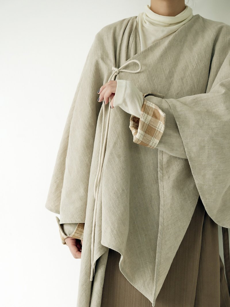 川 衣 WEAR BEING 披肩可拆兩件式外套 米色X格紋蠶絲 - 女大衣/外套 - 棉．麻 卡其色