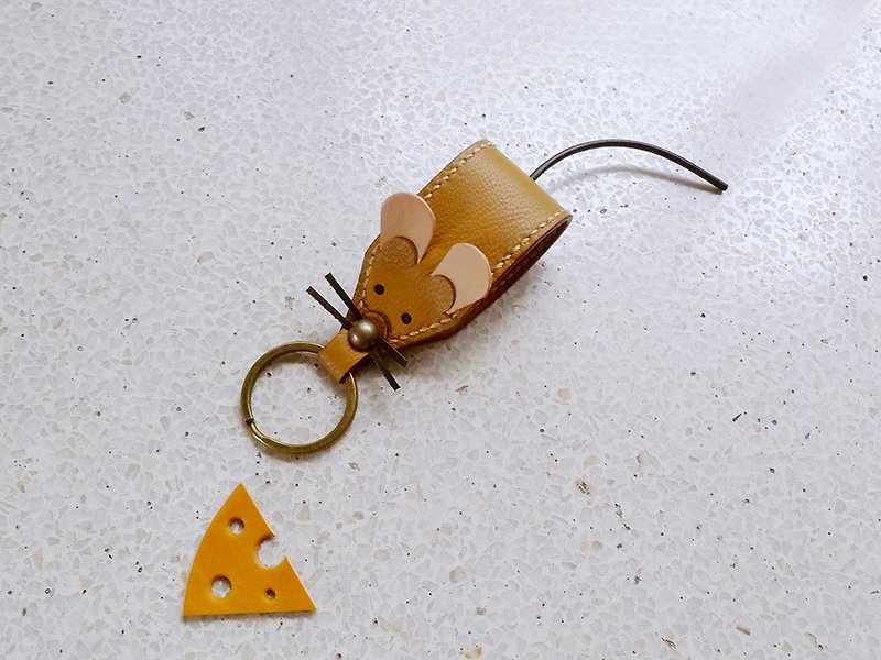 Handmade leather stitched earthy yellow mouse key ring - Keychains - Cotton & Hemp Khaki