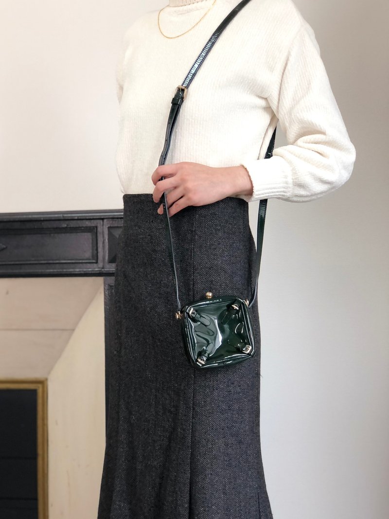 【 日本直送　名牌中古包 】CELINE セリーヌ ショルダーバッグ グリーン エナメルレザー ミニバッグ がま口 vintage ヴィンテージ jye34i - 側背包/斜背包 - 真皮 綠色