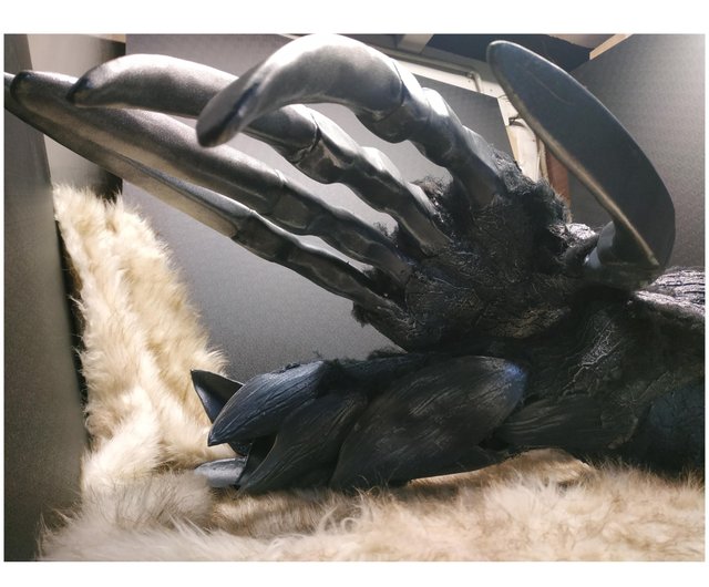 the giant claw prop