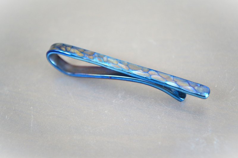Titanium tie bar・純チタンネクタイピン・丸鎚目・青 - ネクタイ・ネクタイピン - 金属 多色