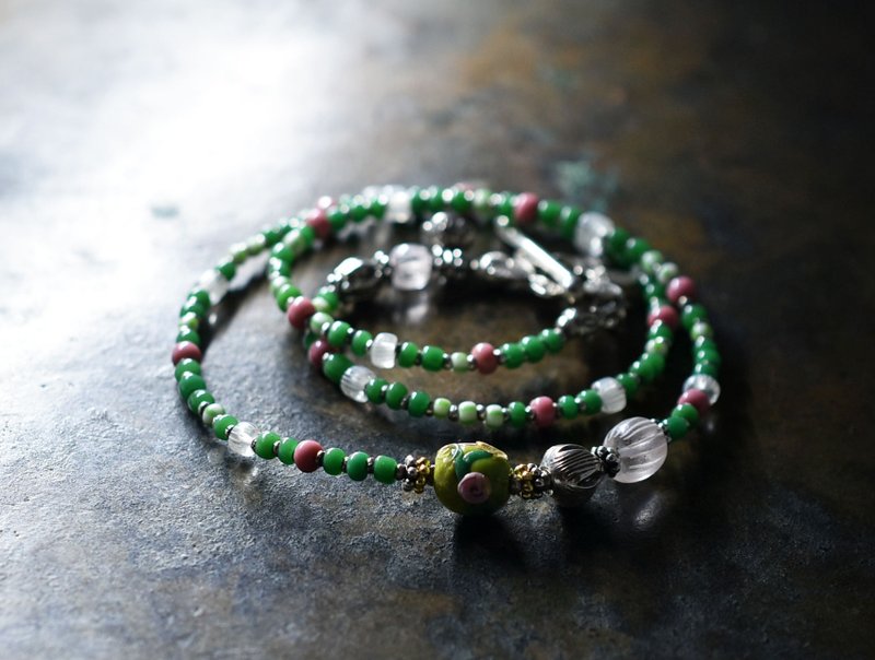 Rose and ivy pattern Venetian antique beads and gooseberries, Karen Silver, small antique bead necklace - สร้อยคอ - แก้ว สีเขียว