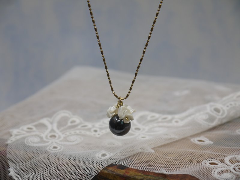 Obsidian Shell Flower Necklace - Necklaces - Gemstone Black