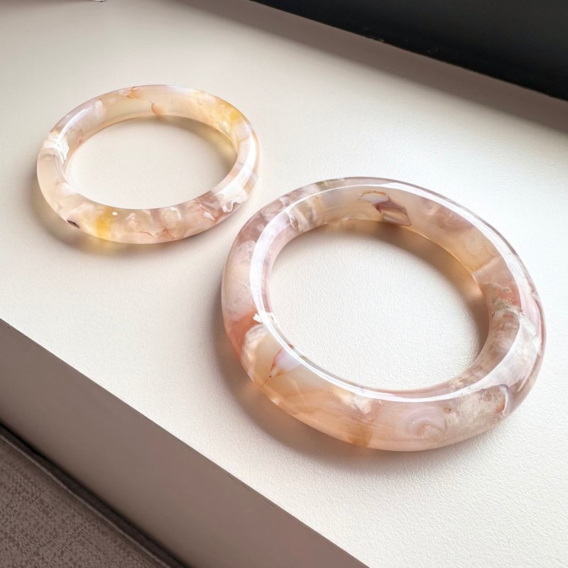 Good Decoration Pairs Buy One Get One Free||Sakura Agate Bracelet 2 Ox Blood Red Formed Flowers Jelly Bottom 56 Circles - สร้อยข้อมือ - คริสตัล สึชมพู