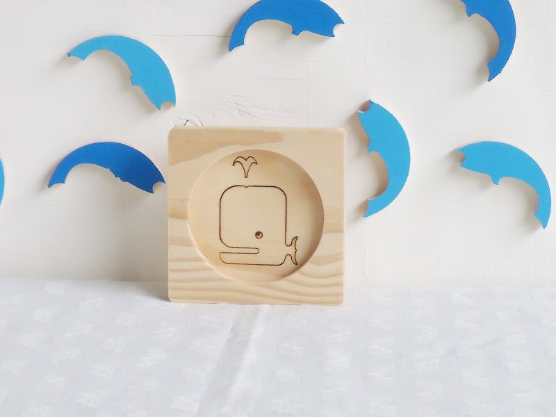Smiling cute whale coaster custom birthday graduation gift - จานเล็ก - ไม้ สีนำ้ตาล