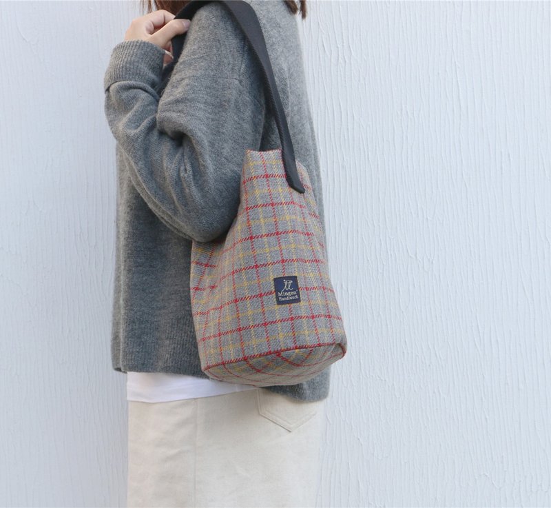 Winter checkered Nordic style bucket bag shoulder bag BB19008 - กระเป๋าแมสเซนเจอร์ - ผ้าฝ้าย/ผ้าลินิน 