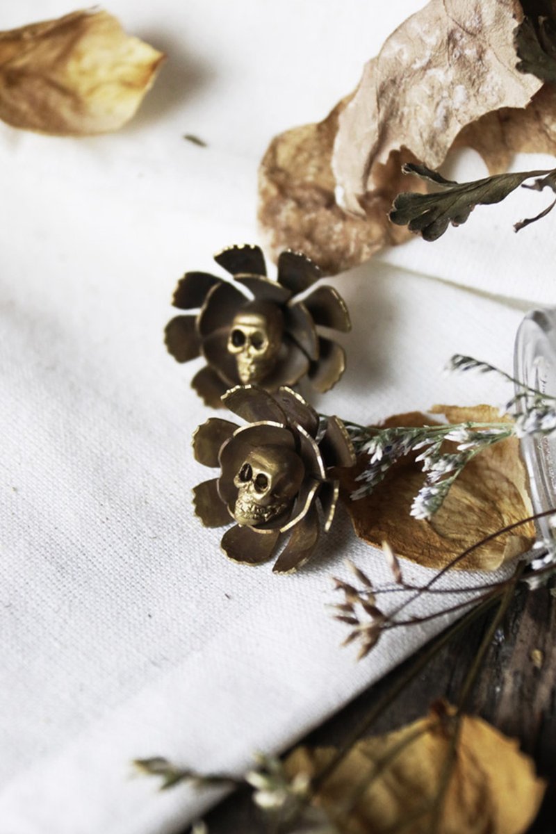 Skull Flower Stud Earrings no.4 - The Uncommon Defy Project. - 耳環/耳夾/耳骨夾 - 其他金屬 金色