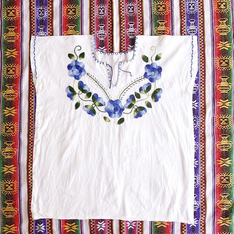BajuTua /古著/墨西哥藍色漸層花卉 手繡上衣 - 女上衣/長袖上衣 - 棉．麻 白色