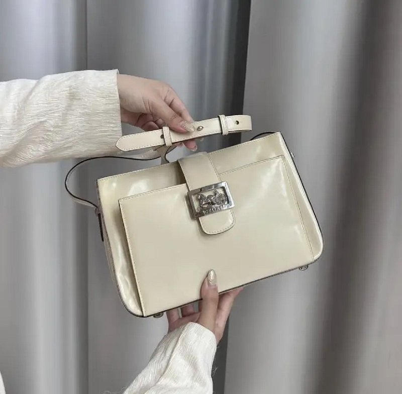 中古包 Celine 思琳 氣質奶白色馬車 肩背包/斜背包 - 手提包/手提袋 - 真皮 白色