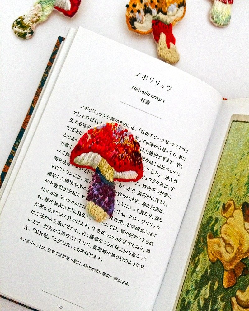 Spring harvest. Witch's hat embroidery mushroom pinch brooch - เข็มกลัด - งานปัก สีแดง