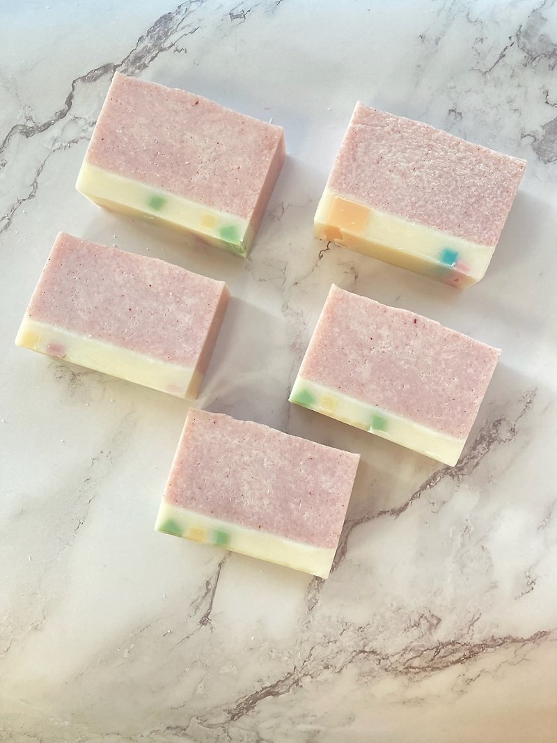 [Handmade DIY] Mint & Rose Salt Cooling Scrub Soap - Please send a private message to make an appointment before placing an order - Other - Other Materials 