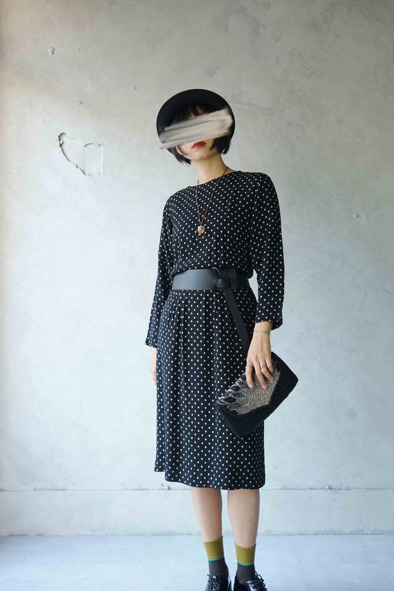Treasure Hunt Vintage - Classic Black & White Polka Dot Wide Sleeve Cinched Waist Japanese-Inspired Dress - ชุดเดรส - เส้นใยสังเคราะห์ สีดำ