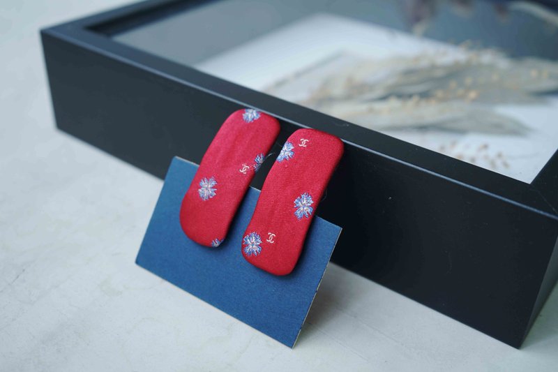 Antique tie modified hairpin-CHANEL-snowflake LOGO-red-set of two-rounded corners - Hair Accessories - Silk Red