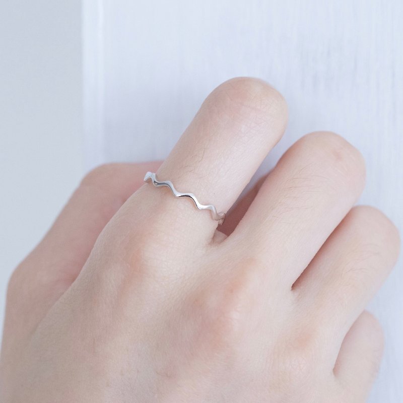 純銀簡約波浪細戒戒指 可調式戒指 - 戒指 - 寶石 銀色