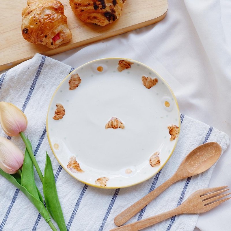 Hand painted porcelain plate | croissant relief - จานเล็ก - ดินเผา สีนำ้ตาล