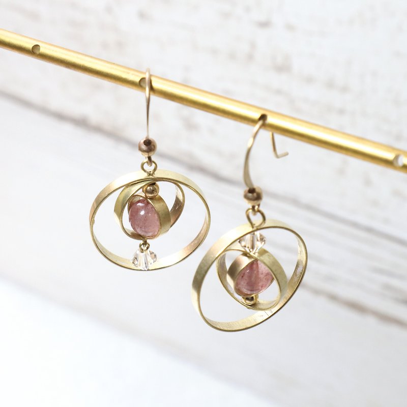 Globe Bronze earrings strawberry crystal can be changed cramping brass Tanabata gift customization - Earrings & Clip-ons - Copper & Brass Pink