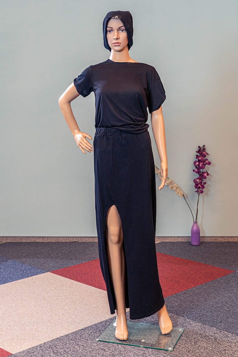 Long skirt with slit asymmetrical knitwear / Black sister birthday gift - Skirts - Cotton & Hemp Black