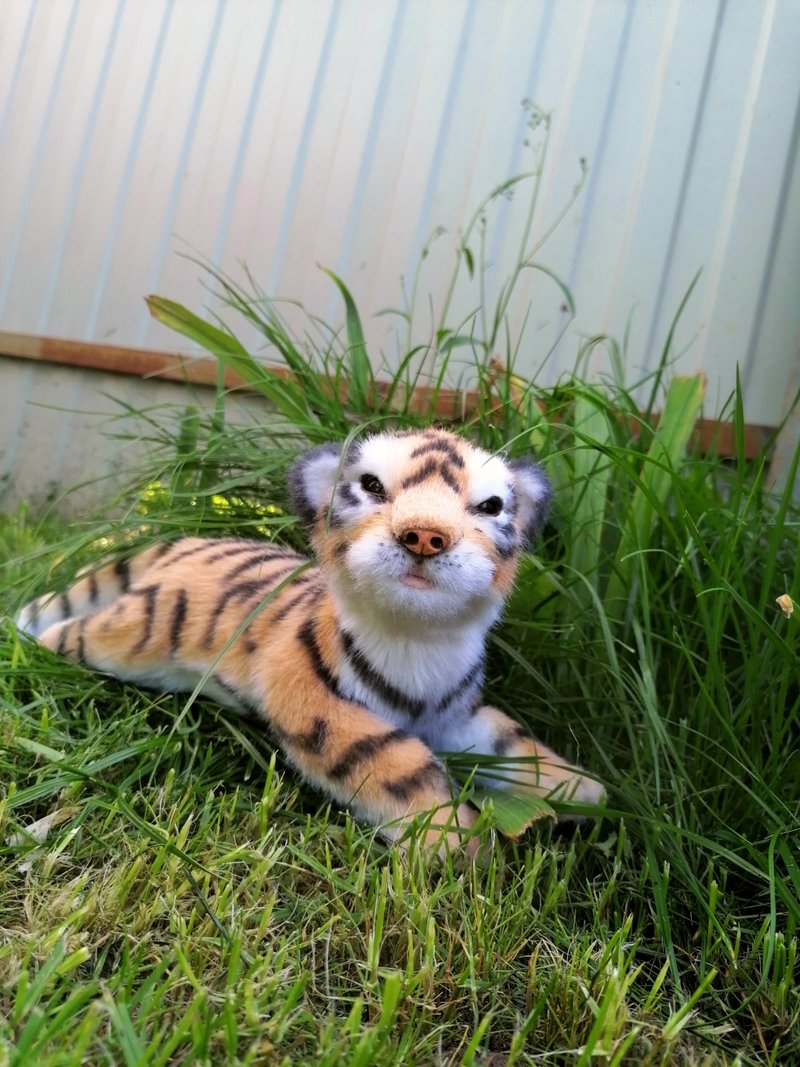 Newborn tiger cub, realistic toy - ตุ๊กตา - โลหะ 