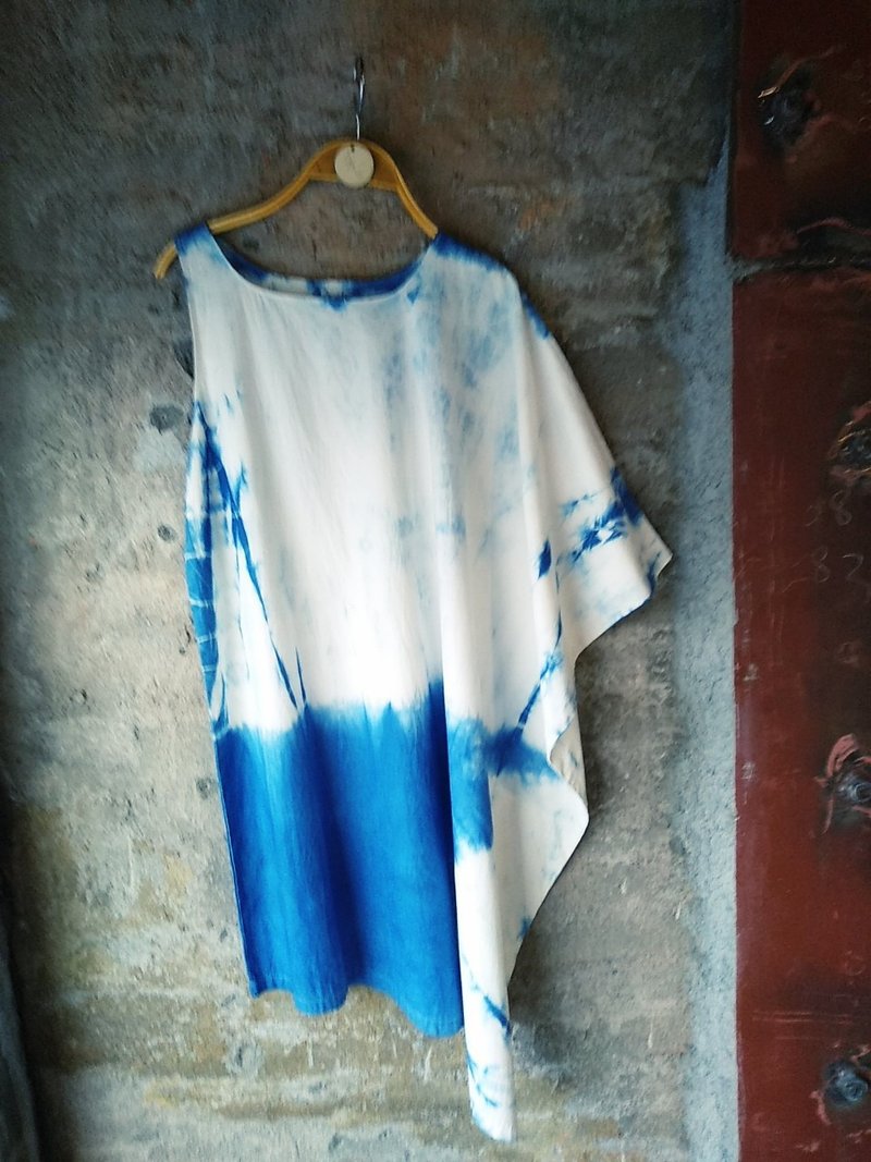 Easy to dye isvara handmade blue dye tie-dye series irregular dress - ชุดเดรส - ผ้าฝ้าย/ผ้าลินิน สีน้ำเงิน