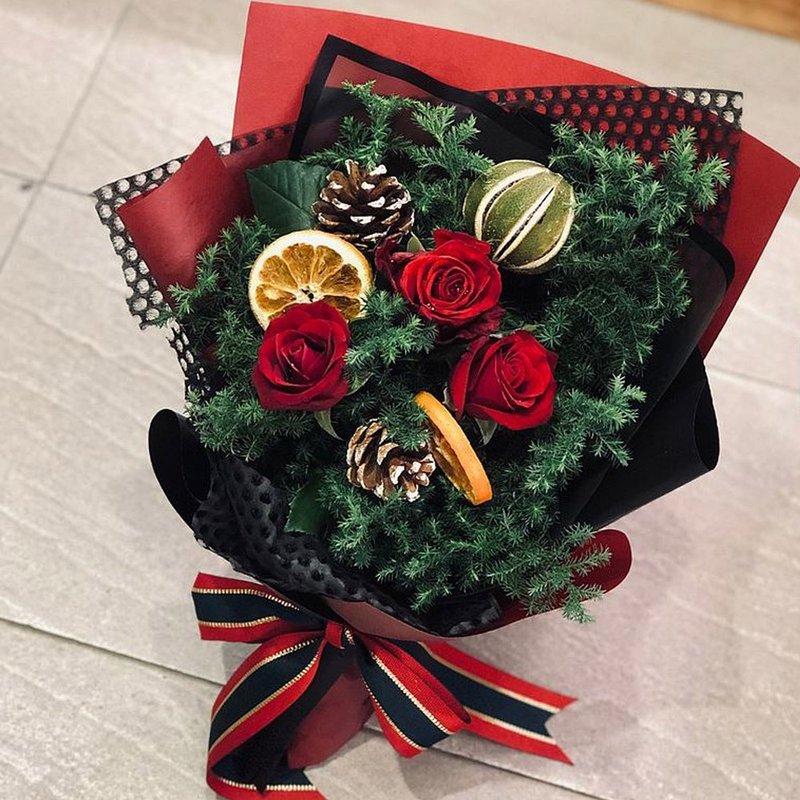 Christmas Style Red Rose Pine Cone Bouquet | First Choice for Christmas Gift Exchange | Taipei Self-Pickup - ช่อดอกไม้แห้ง - พืช/ดอกไม้ สีแดง