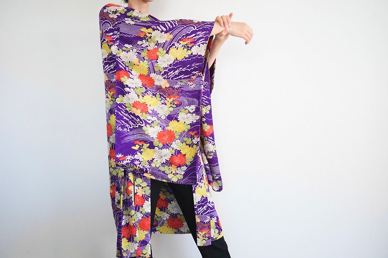 Rare vintage kimono, elegant floral kimono, kimono jacket - Women's Casual & Functional Jackets - Silk Purple