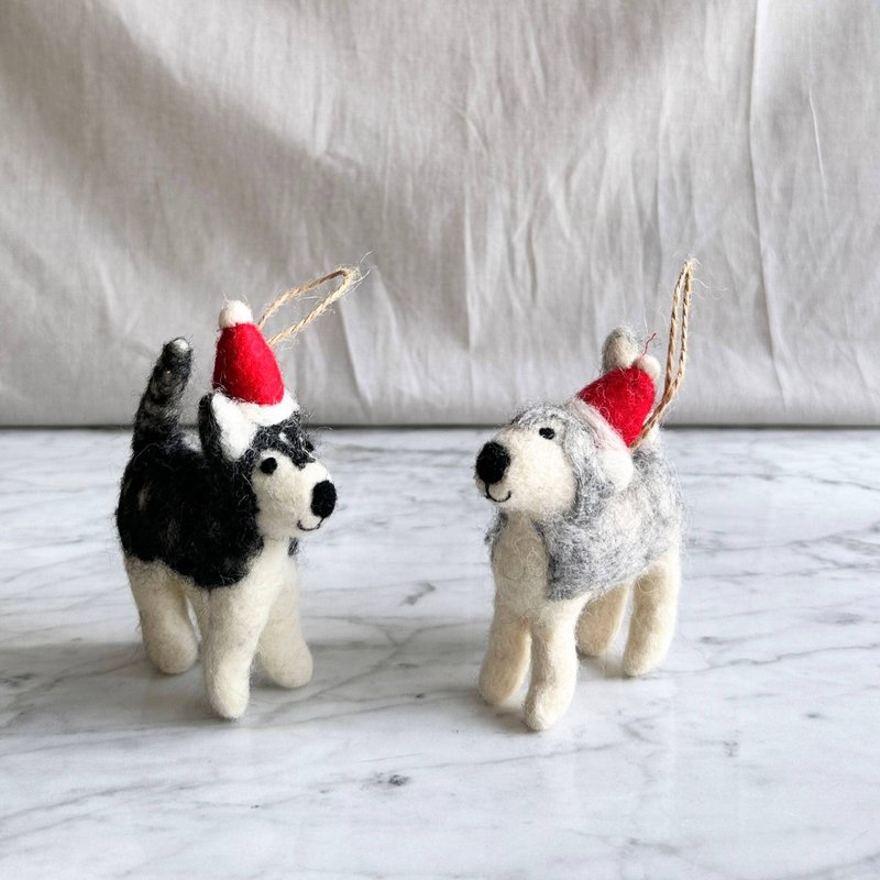 Wool Felt Christmas Ornaments - Shiki wearing a Christmas hat - ของวางตกแต่ง - ขนแกะ 