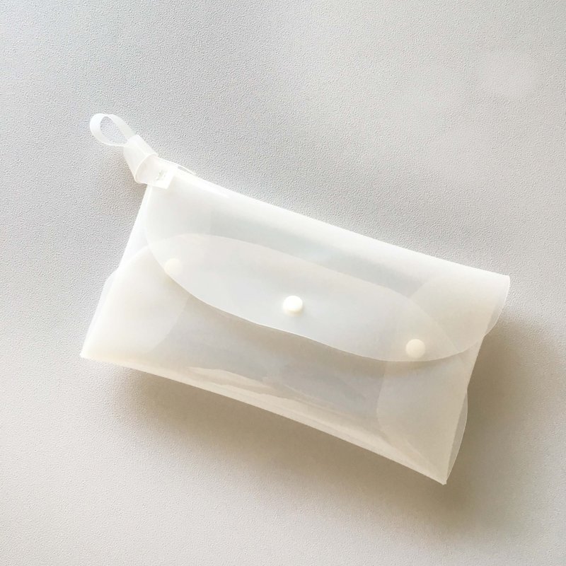 Mask storage bag / fully expandable for cleaning / soft tape made in Japan - Other - Plastic White