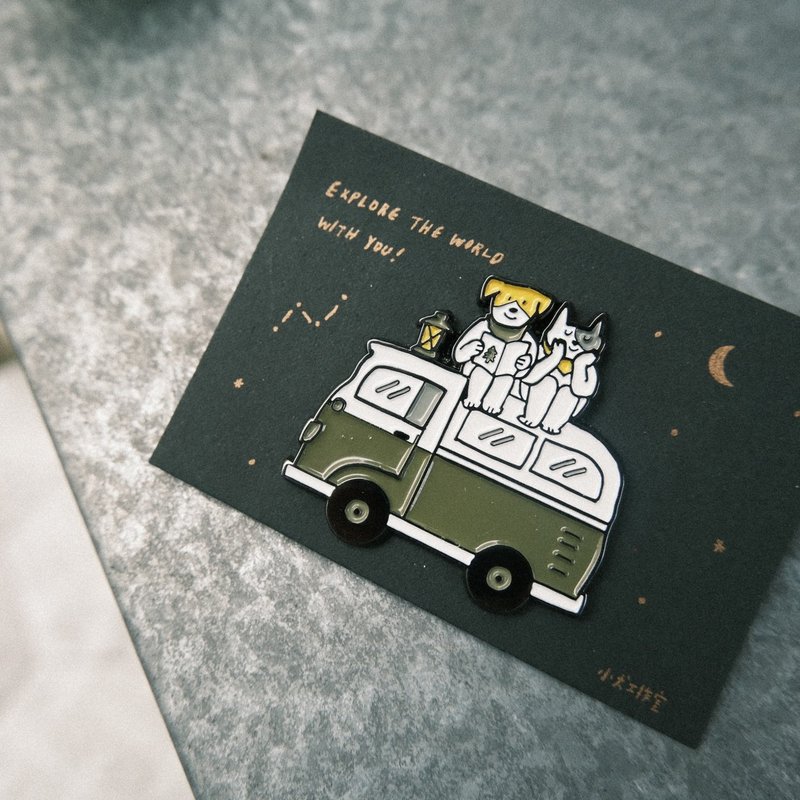 パピースタジオウォッチマウンテンパピー│レッツゴーキャンプメタルバッジピンズ - ピンバッジ・ピンズ - 金属 多色