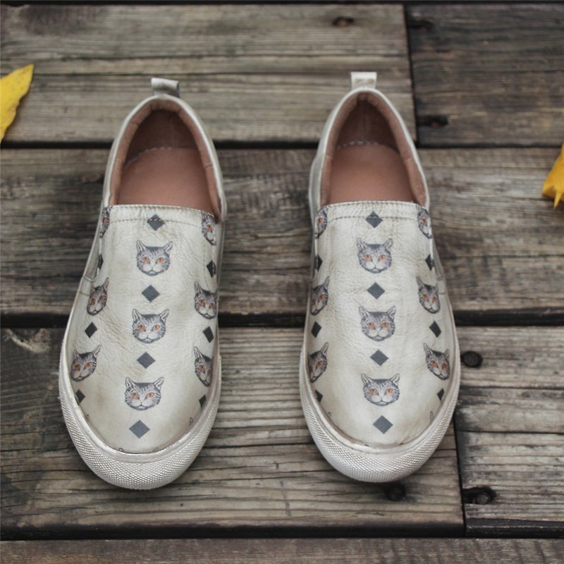 Handmade Women'S Low Top Fashion Leather Sneakers Hand-Painted Cats - รองเท้าลำลองผู้หญิง - หนังแท้ สีเทา