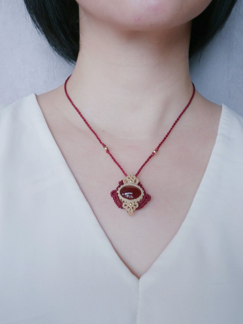 N55/FW24~red agate l Wax thread l hand-woven l necklace - สร้อยคอ - เครื่องประดับพลอย สึชมพู